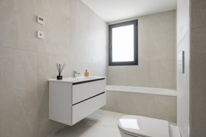 Image No.34-3 Bed Property for sale