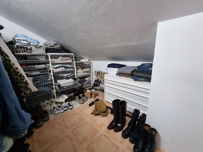 Image No.17-3 Bed Property for sale