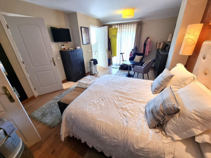 Image No.19-3 Bed Property for sale