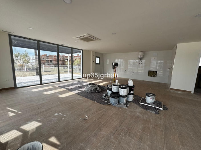 Image No.19-3 Bed Property for sale