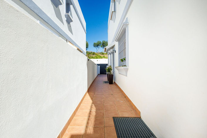 Image No.15-3 Bed Property for sale