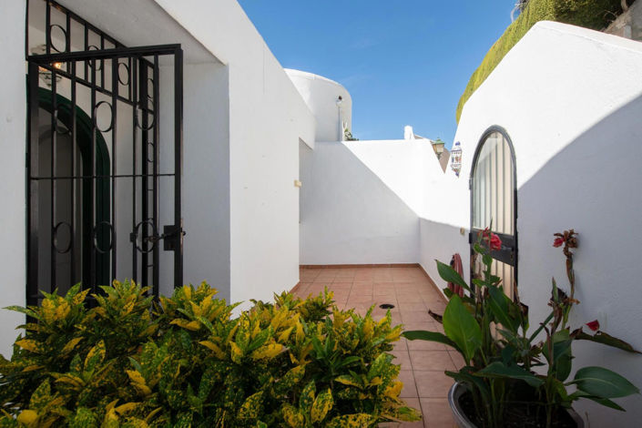 Image No.2-2 Bed Property for sale