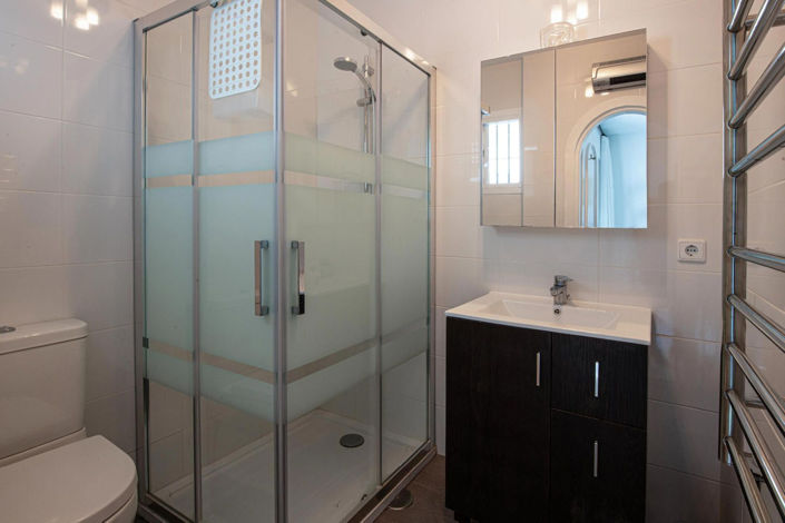 Image No.28-2 Bed Property for sale