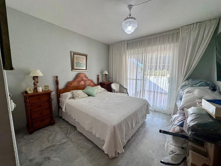 Image No.27-4 Bed Property for sale