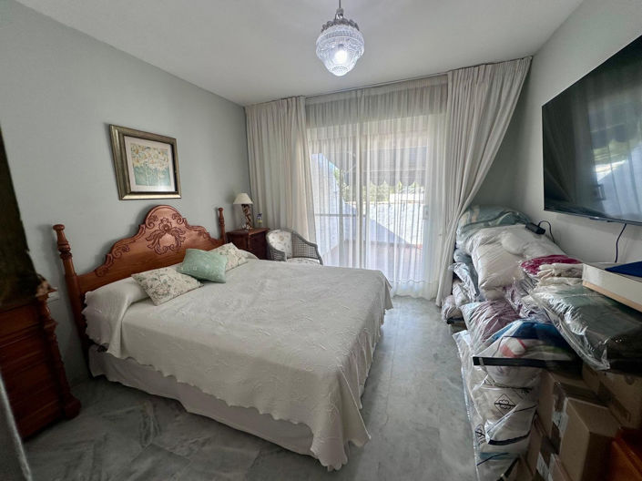 Image No.28-4 Bed Property for sale