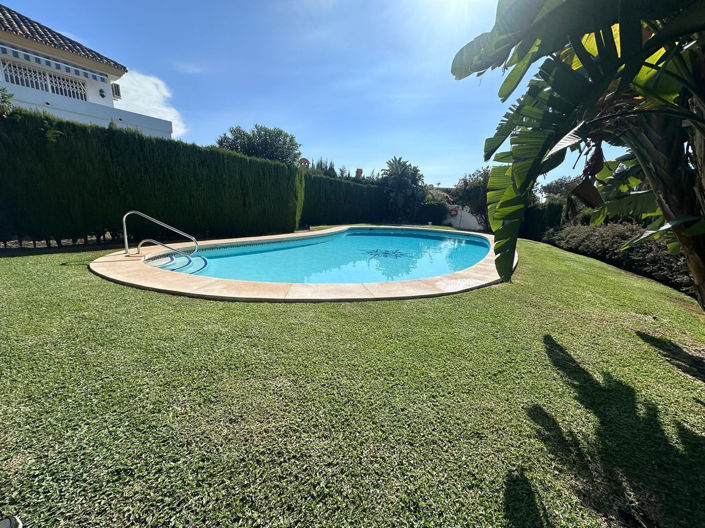 Image No.4-4 Bed Property for sale