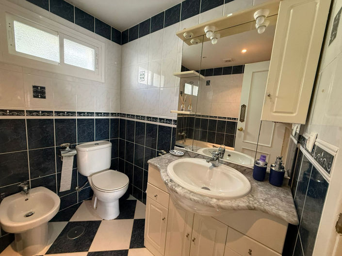 Image No.32-2 Bed Property for sale