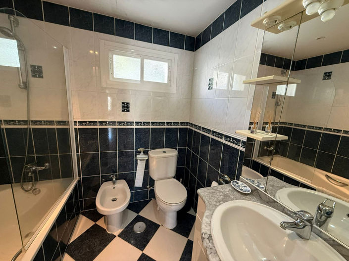 Image No.7-2 Bed Property for sale