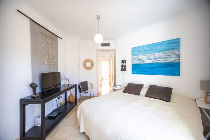 Image No.10-3 Bed Property for sale
