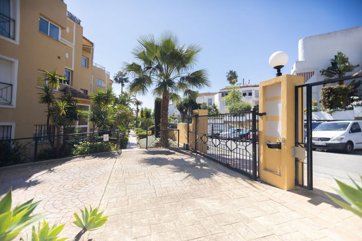 Image No.17-3 Bed Property for sale
