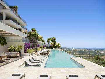 2_Alma_pool_side-view