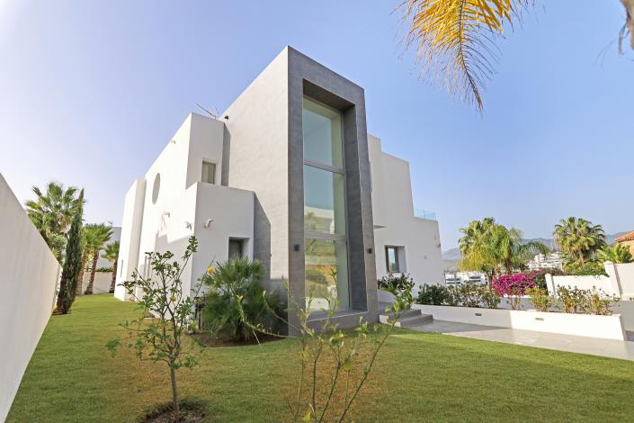 Image No.8-5 Bed Villa for sale