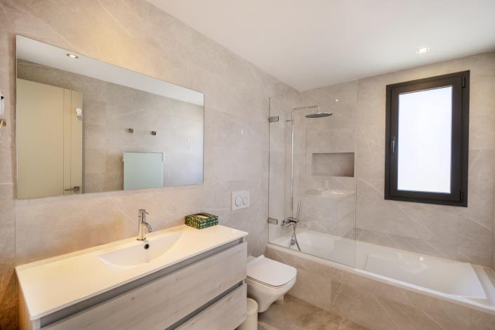 Image No.6-5 Bed Villa for sale