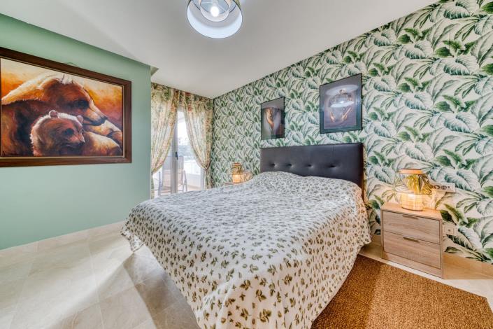 Image No.24-3 Bed Apartment for sale