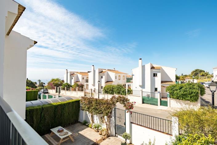 Image No.24-3 Bed Semi-Detached for sale