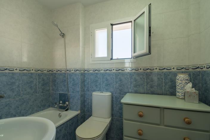Image No.35-3 Bed Semi-Detached for sale