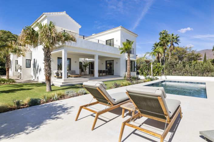 Image No.2-Villa de 5 chambres à vendre à Estepona