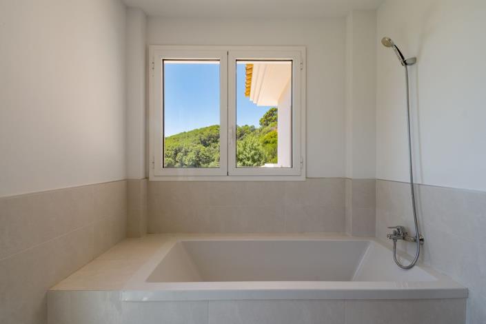 Image No.15-4 Bed Villa for sale