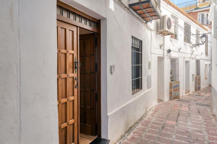 Image No.2-2 Bed Townhouse for sale