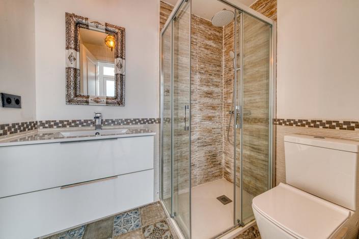 Image No.11-2 Bed Townhouse for sale