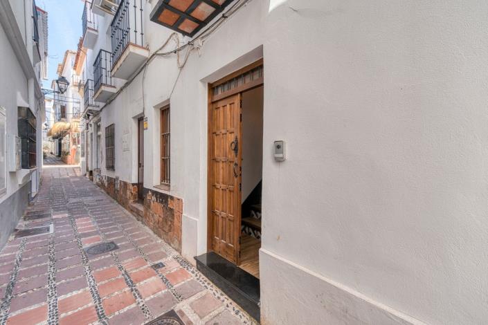 Image No.23-2 Bed Townhouse for sale