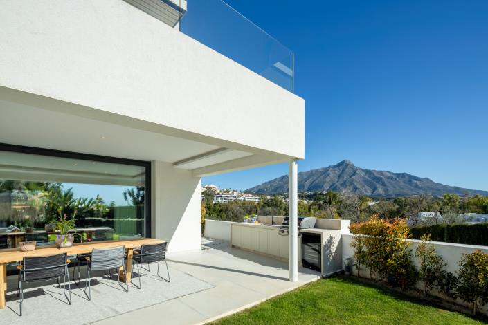 Image No.2-Villa de 5 chambres à vendre à Nueva Andalucia