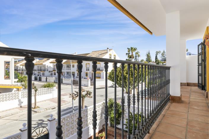 Image No.17-4 Bed Townhouse for sale