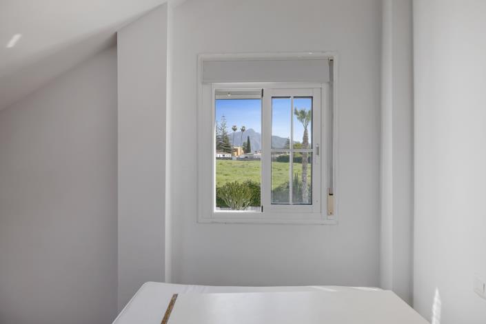 Image No.24-4 Bed Townhouse for sale