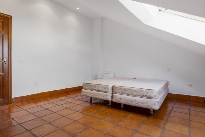 Image No.26-4 Bed Townhouse for sale