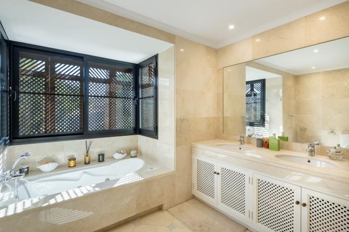 Image No.5-4 Bed Villa for sale