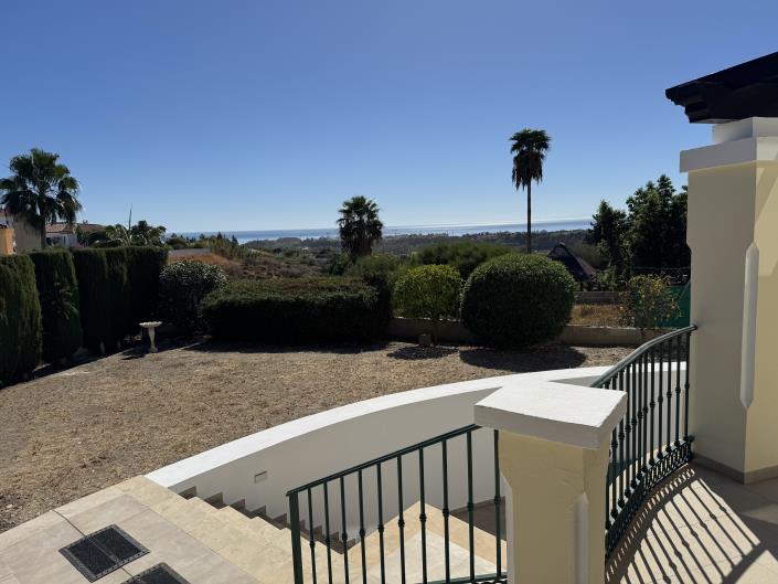 Image No.2-Villa de 5 chambres à vendre à Estepona