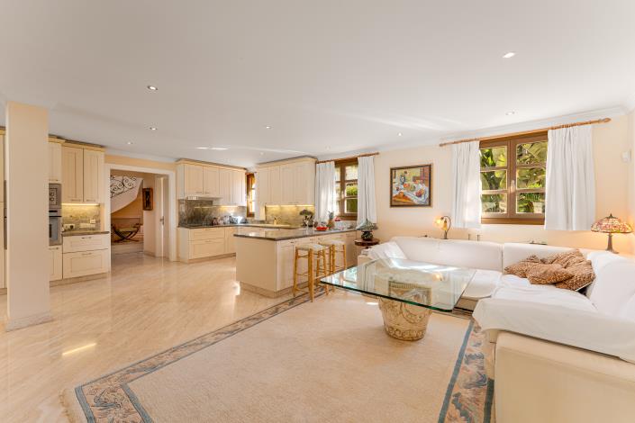 Image No.6-5 Bed Villa for sale