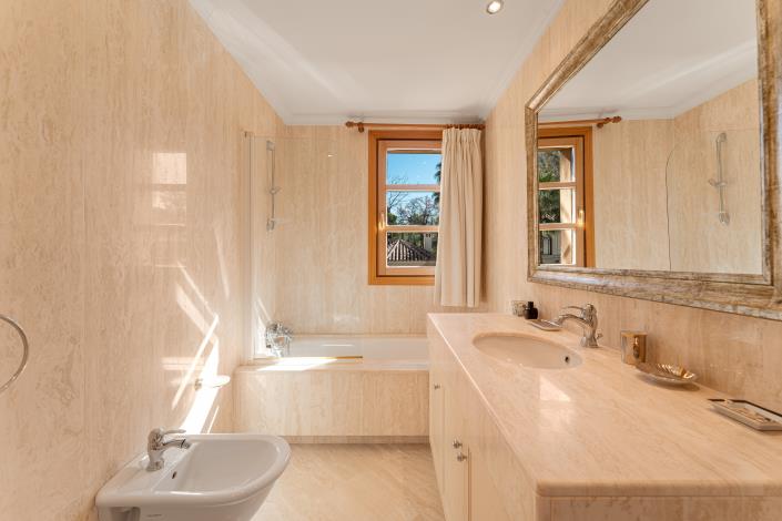 Image No.15-5 Bed Villa for sale