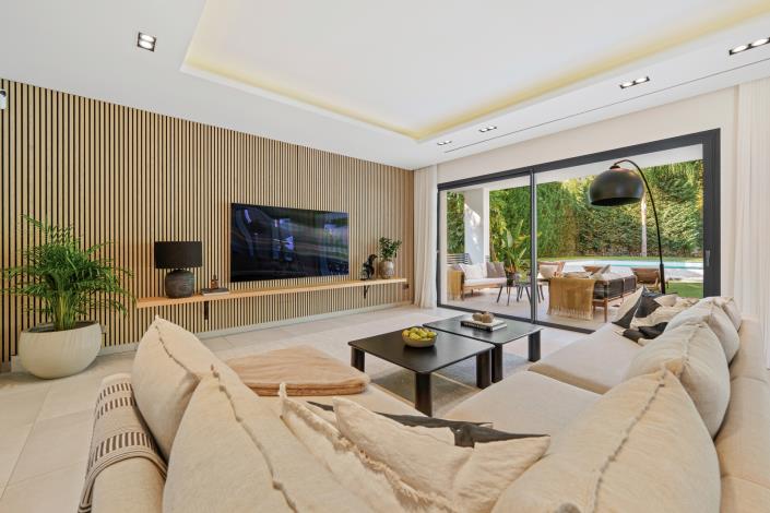 Image No.2-5 Bed Villa for sale
