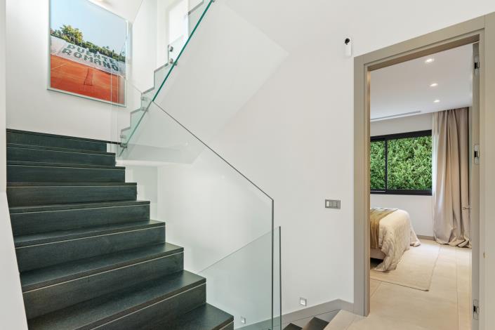 Image No.8-5 Bed Villa for sale