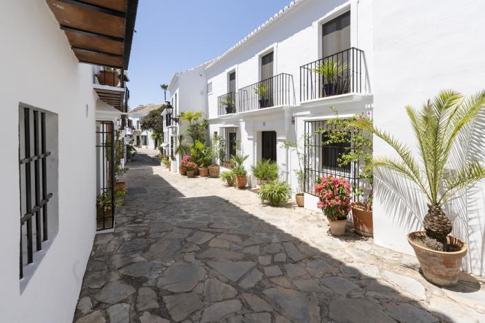 Image No.10-3 Bed Townhouse for sale