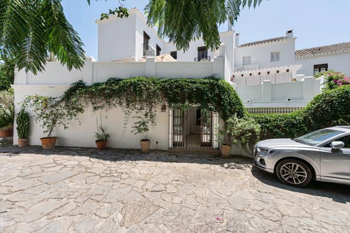 Image No.12-3 Bed Townhouse for sale