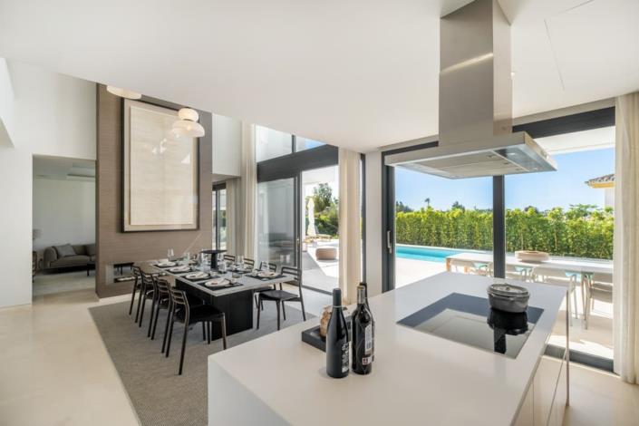 Image No.12-6 Bed Villa for sale