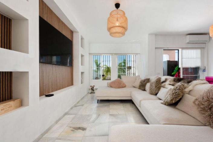 Image No.3-4 Bed Villa for sale