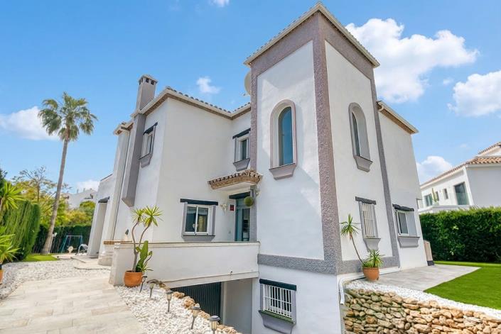 Image No.35-4 Bed Villa for sale