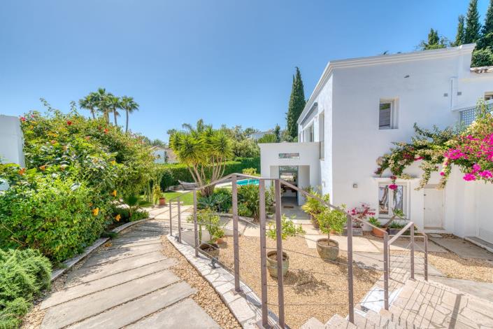 Image No.3-6 Bed Villa for sale