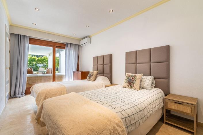 Image No.15-5 Bed Villa for sale