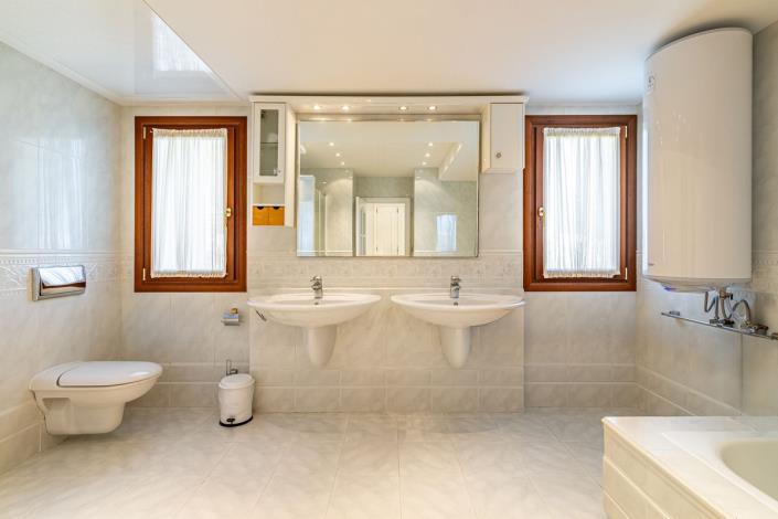 Image No.28-5 Bed Villa for sale