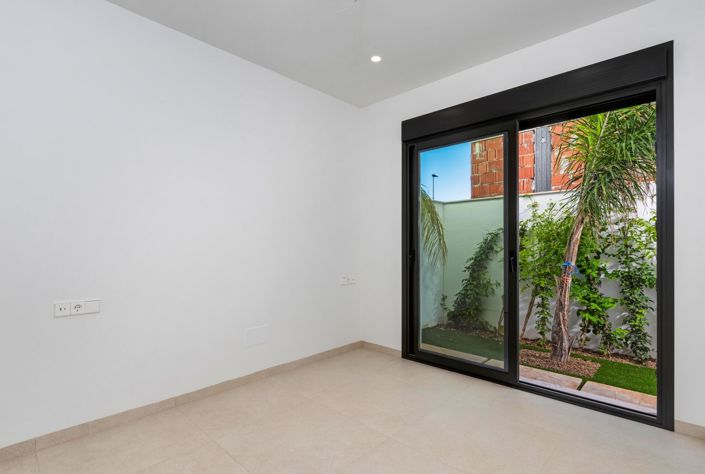 Image No.18-3 Bed Villa for sale