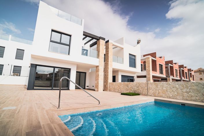 Image No.2-Villa de 4 chambres à vendre à Orihuela Costa