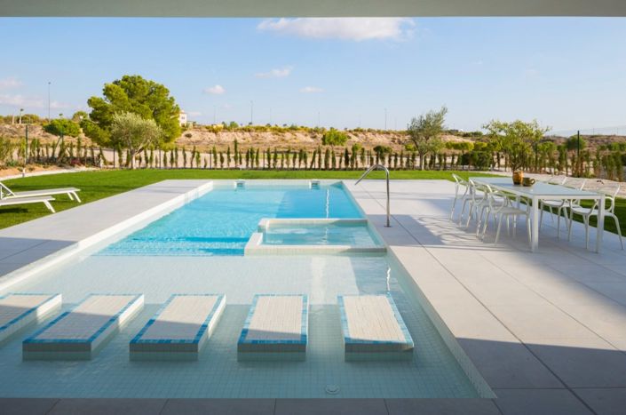 Image No.14-3 Bed House for sale
