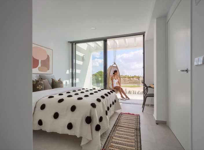 Image No.8-3 Bed House for sale