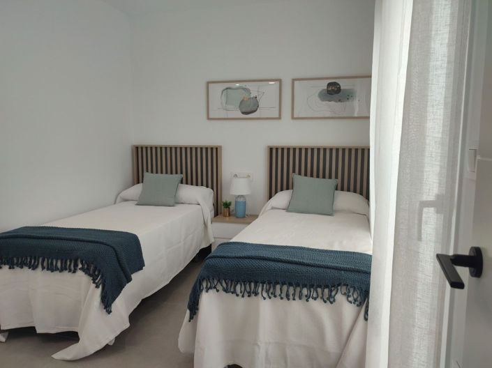 Image No.6-3 Bed House for sale