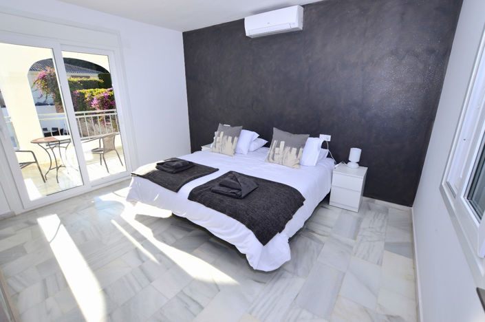 Image No.25-6 Bed House for sale