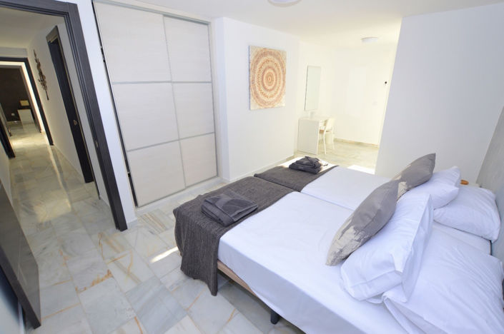 Image No.29-6 Bed House for sale